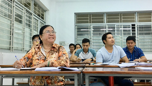 Vietnamese woman attends university to pursue study path in her 60s