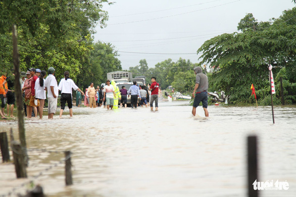 A flooded street in Ea Sup District, Dak Lak Province. Photo: Tr.Tan / Tuoi Tre