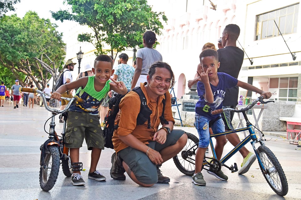 Tran Dang Dang Khoa poses for a picture with children in Havana, Cuba. Photo: Supplied