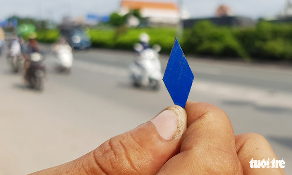 Most of the nails have a rhombus shape and bluish color. Photo: Ngoc Khai / Tuoi Tre