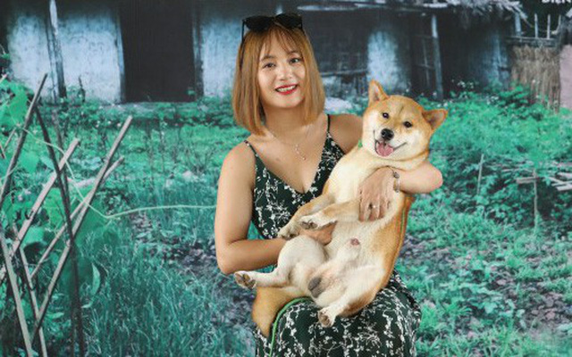 An owner and her dog are seen at an audition for the 'Cau Vang' film project in Hanoi August 17-18, 2019. Photo: Luu Cuong