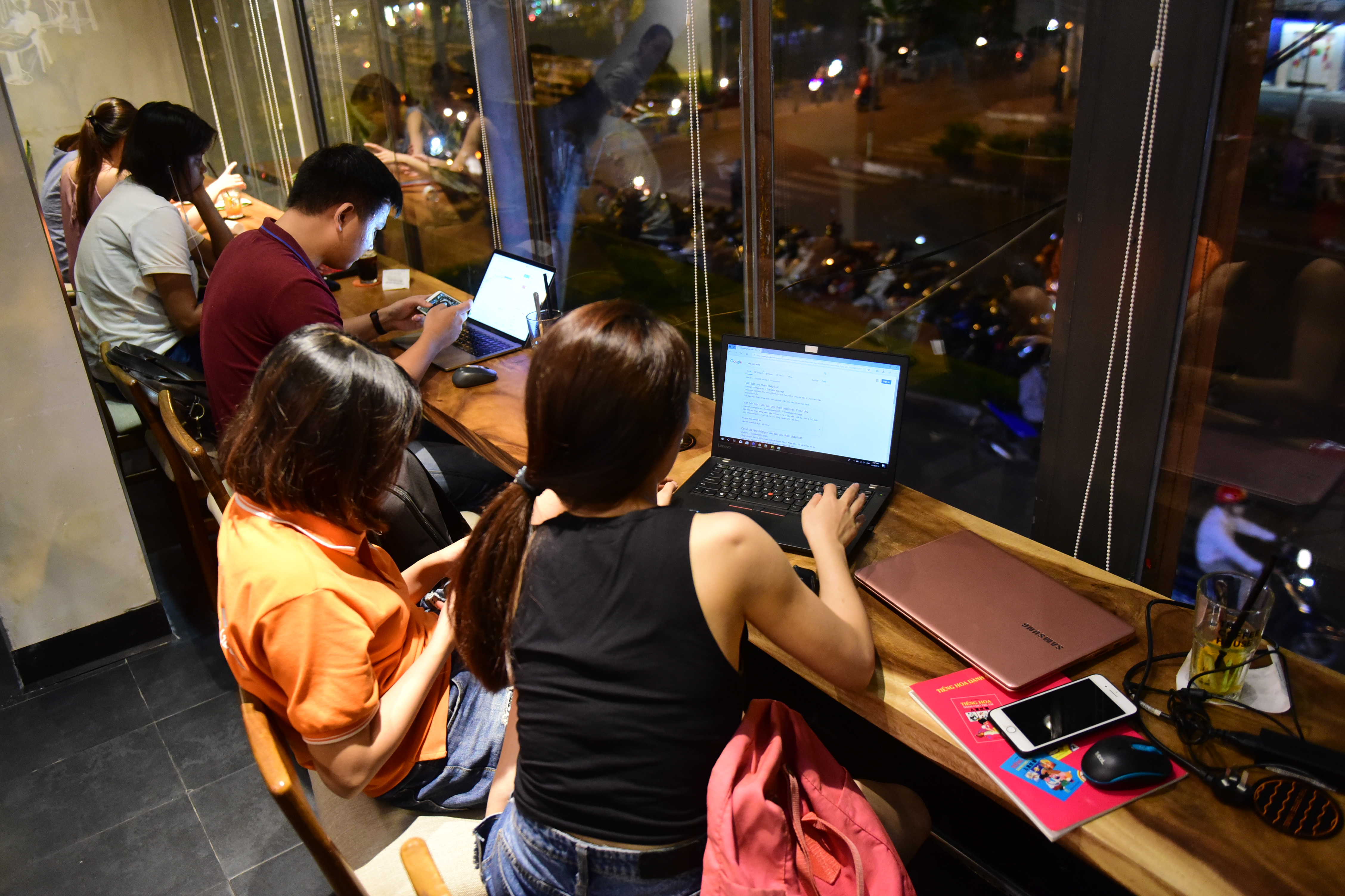 Young people are seen working on their laptop at a coffee shop in Ho Chi Minh City's Phu Nhuan District at around 8:30pm on August 19, 2019. Photo: Quang Dinh/ Tuoi Tre