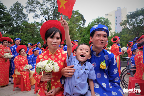 A couple and their son are seen at a mass wedding in Ho Chi Minh City on September 2, 2019. Photo: Vu Thuy / Tuoi Tre