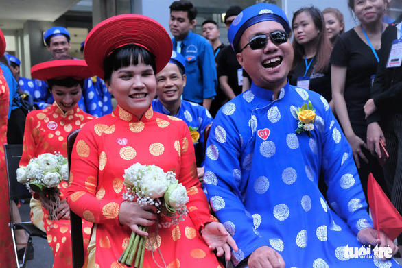 A visual-impaired couple is seen at a mass wedding in Ho Chi Minh City on September 2, 2019. Photo: Vu Thuy / Tuoi Tre