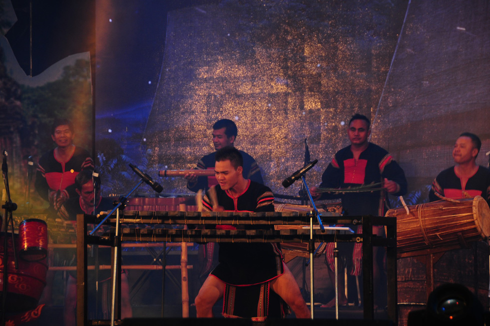 A musical performance featuring folk instruments takes place in Hoi An.