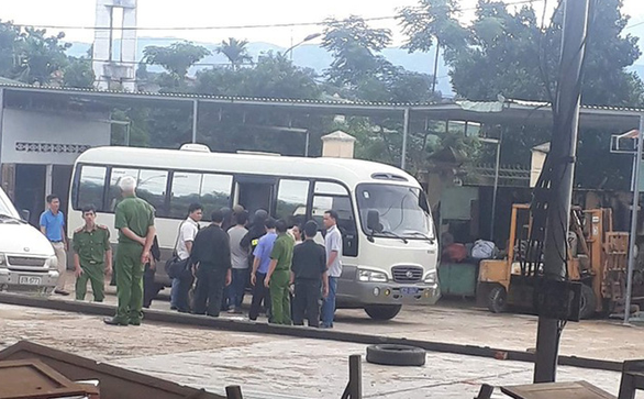 A group of seven Chinese suspects are arrested in Kon Tum Province. Photo: Van Thanh / Tuoi Tre