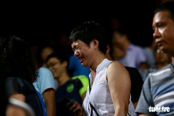 A woman cries after her friend was hit by a flare at Hang Day Stadium in Hanoi, September 11, 2019. Photo: Tuoi Tre