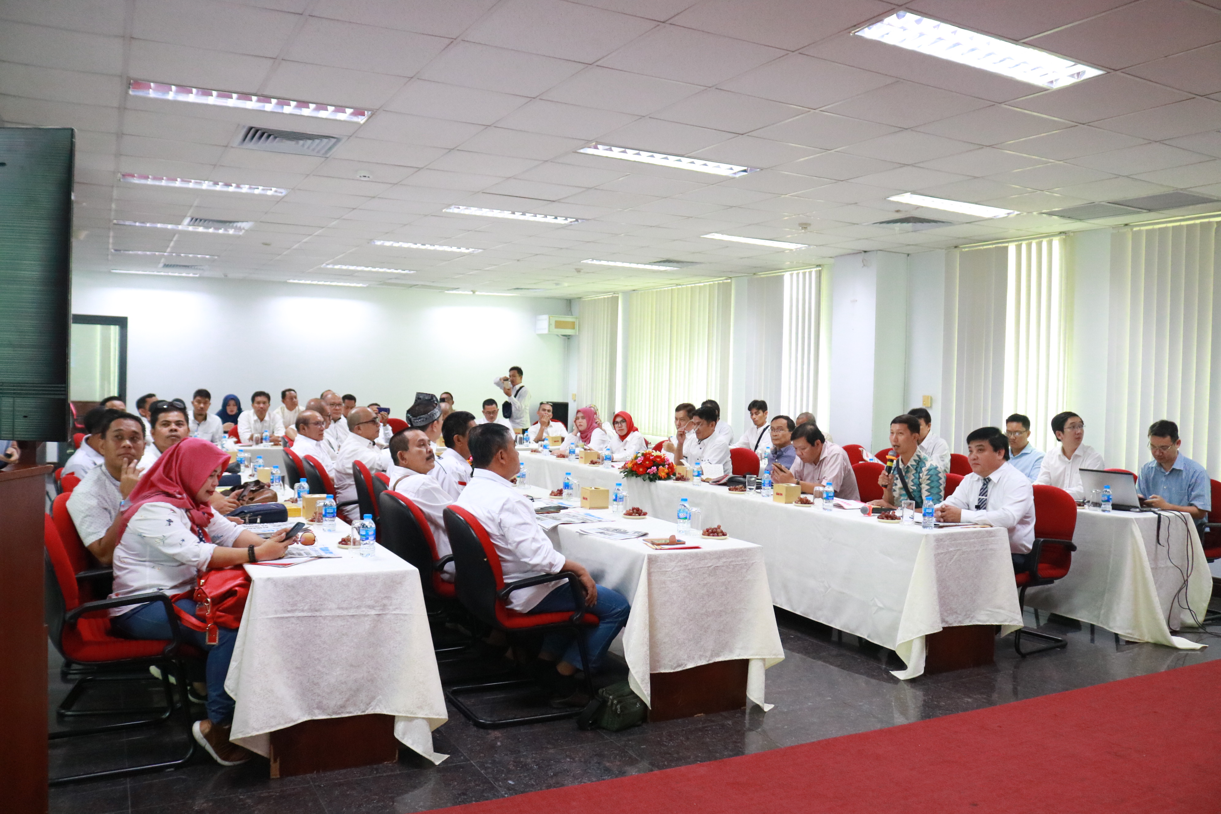 Tuoi Tre and Indonesian journalists sit down for a discussion at the newspaper's main office in Ho Chi Minh City, Vietnam, September 19, 2019. Photo: Ngoc Phuong / Tuoi Tre