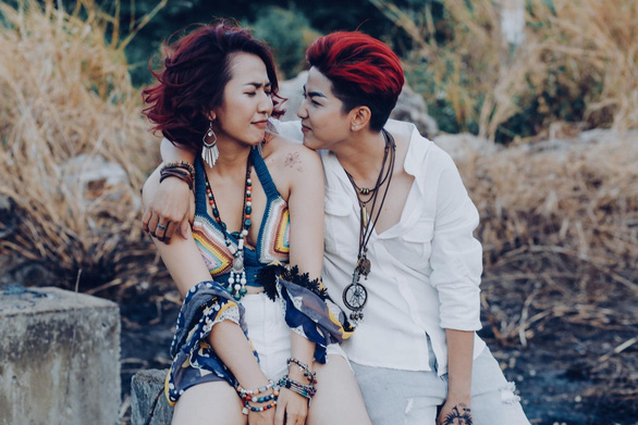 Vietnamese homosexual couple overcome darkest time to enjoy life