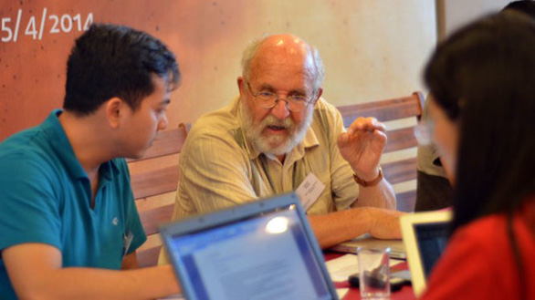 Dr. Michel Mayor participates in a Q&A session dedicated to science with readers of Tuoi Tre during a Vietnam visit in 2014. Photo: Truong Dang / Tuoi Tre