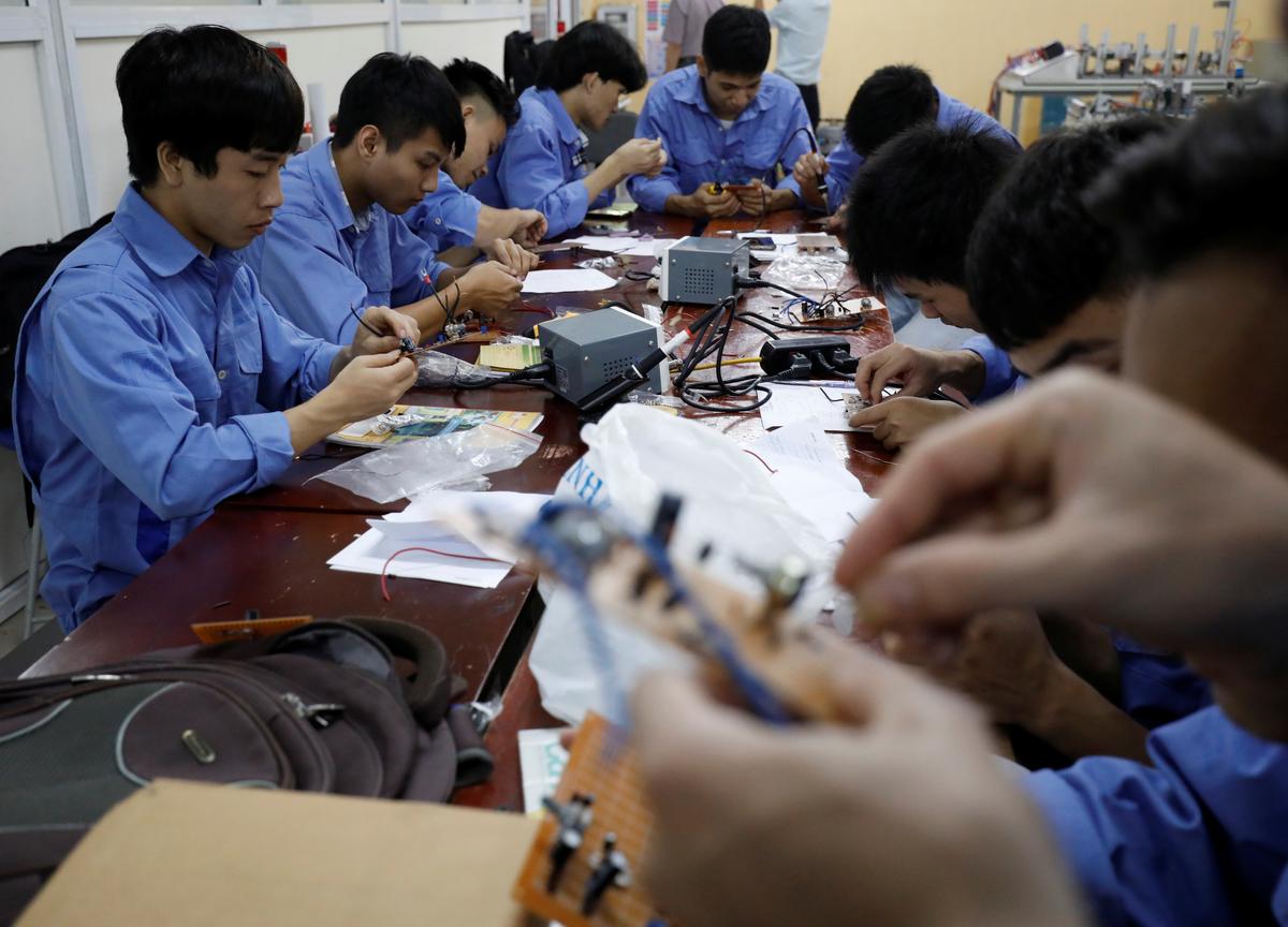 Students practise at a lab of an industrial vocational training college in Hanoi, Vietnam October 9, 2019. Picture taken October 9, 2019. Photo: Reuters