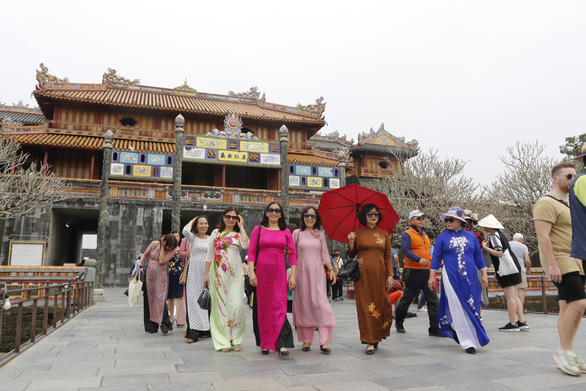 Hue to offer women wearing ‘ao dai’ free entrance to relic sites