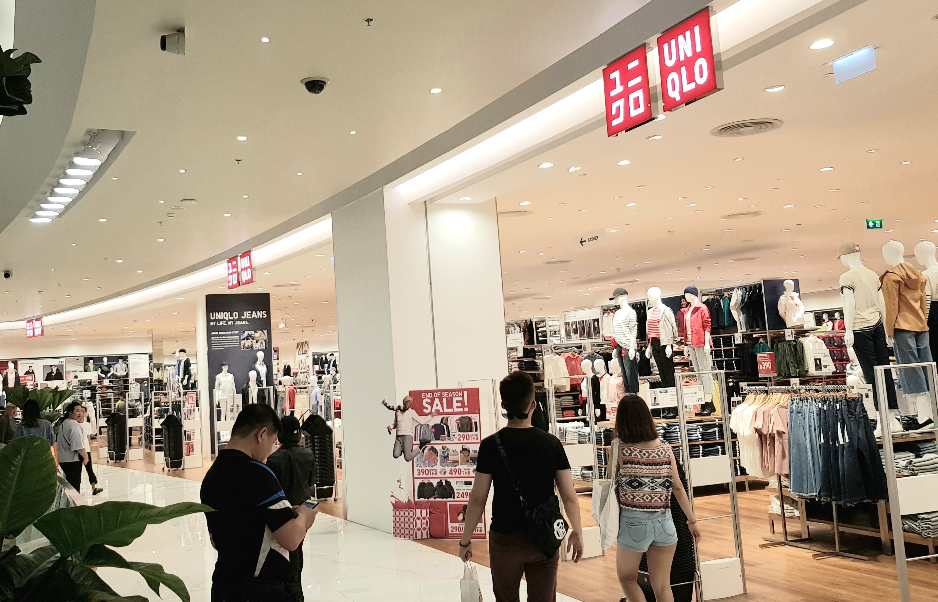 Japan'S Uniqlo To Open First Store In Downtown Ho Chi Minh City By Year-End  | Tuoi Tre News