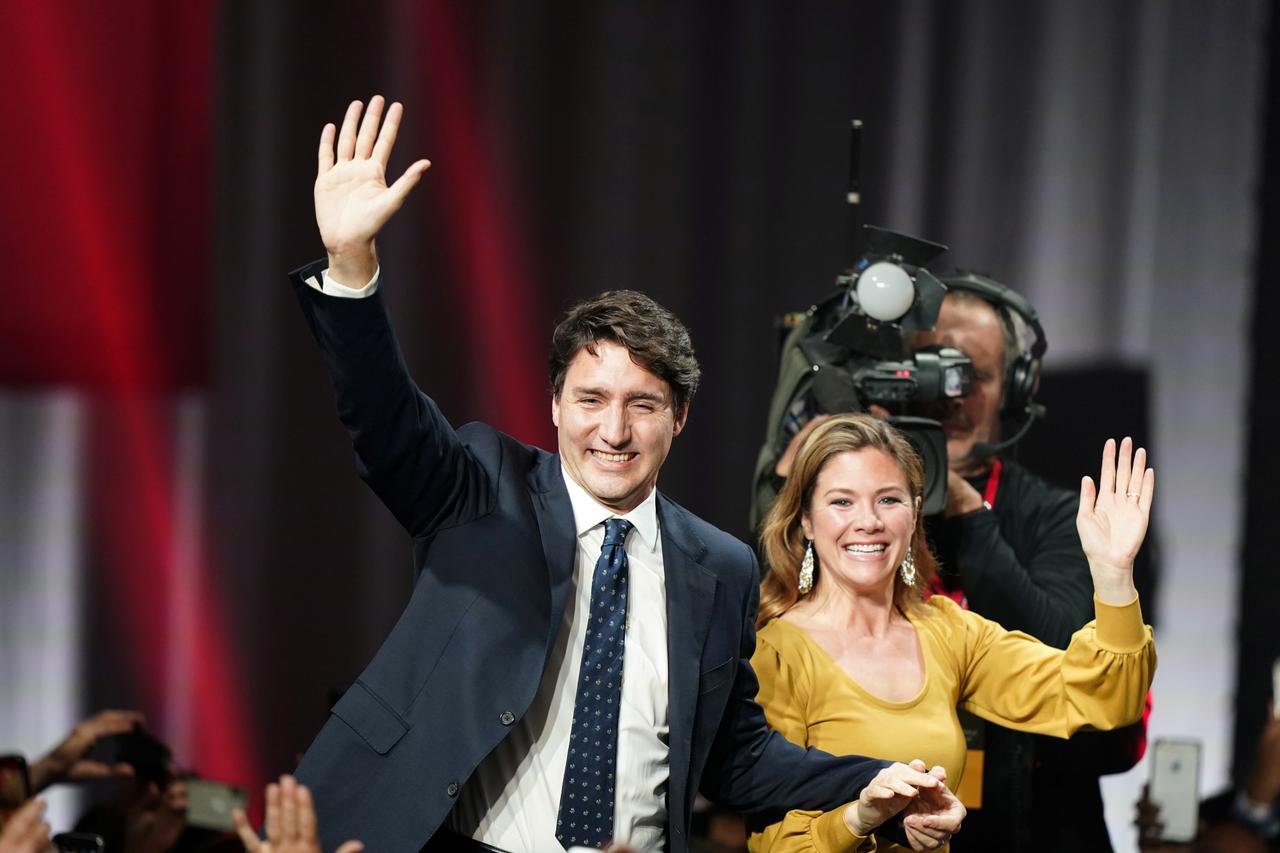 Liberal leader and Canadian Prime Minister Justin Trudeau and his wife Sophie Gregoire Trudeau wave to supporters after the federal election at the Palais des Congres in Montreal, Quebec, Canada October 22, 2019. Photo: Reuters