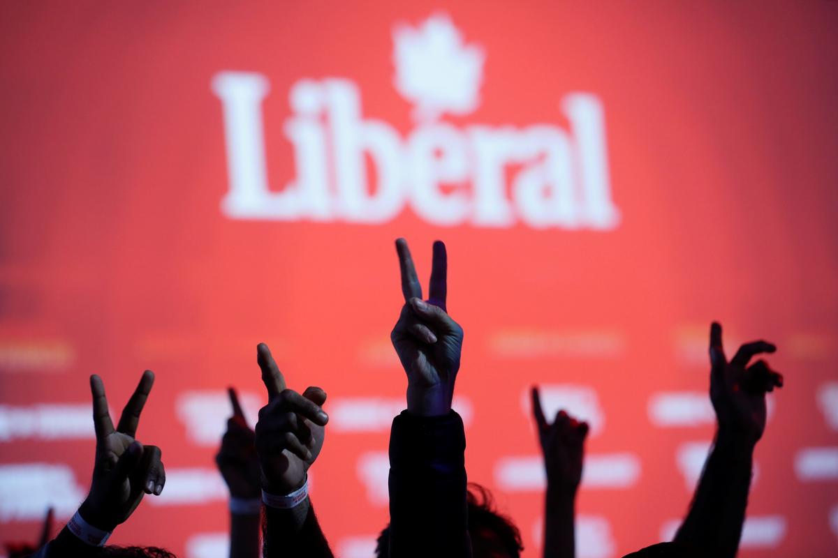Liberal Party supporters flash V-signs while watching the live federal election results at the Palais des Congres in Montreal, Quebec, Canada October 21, 2019. Photo: Reuters