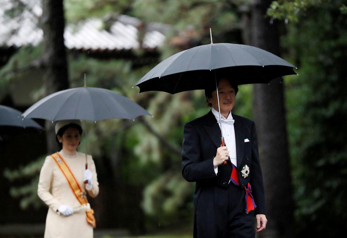 Japan's Crown Prince Akishino and Crown Princess Kiko arrive at the ceremony site where Emperor Naruhito will report the conduct of the enthronement ceremony at the Imperial Sanctuary inside the Imperial Palace in Tokyo, Japan October 22, 2019. REUTERS/Kim Hong-ji