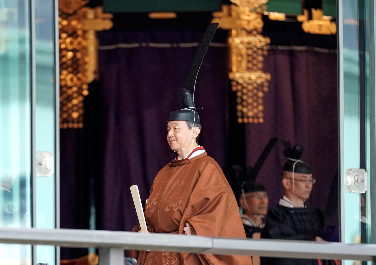 Japanese Emperor Naruhito leaves the ceremony hall after proclaiming his enthronement at the Imperial Palace in Tokyo, Japan, 22 October 2019. Kimimasa Mayama/Pool via REUTERS