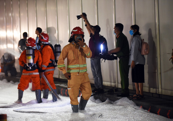 Firefighters participate in a fire drill at the Saigon River Tunnel in Ho Chi Minh City on October 27, 2019. Photo: Duyen Phan / Tuoi Tre