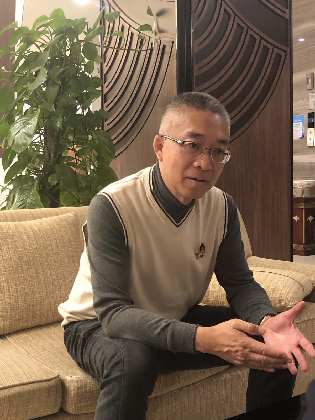 Dr. Supachai Verapuchong, deputy managing director of  pharmaceutical company Thai Nakorn Patana, speaks during an interview with Tuoi Tre News. Photo: Minh Khoi / Tuoi Tre News