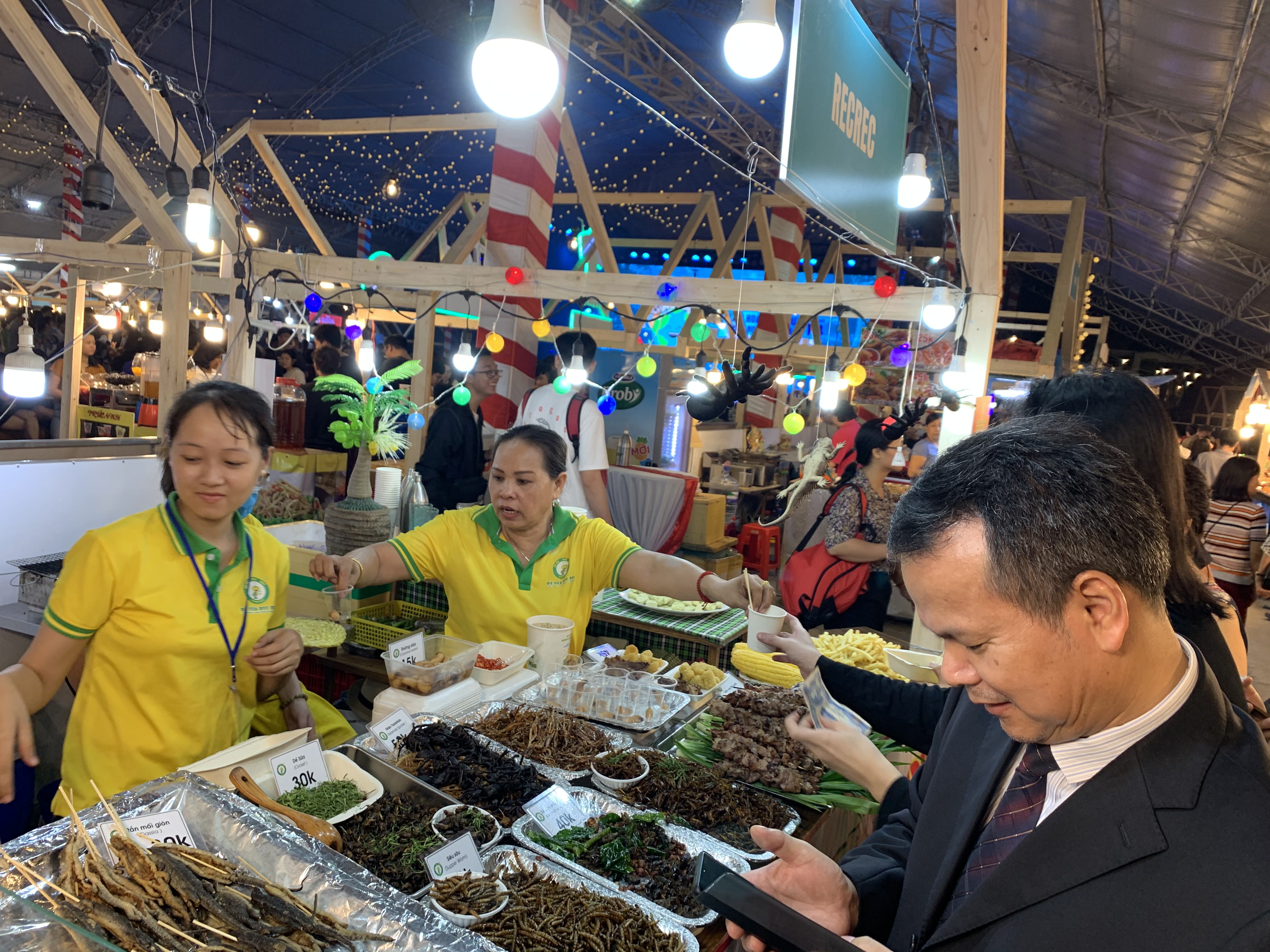 A food stall at the international food festival held at the Youth Cultural House in District 1, Ho Chi Minh City, November 14, 2019. Photo: Bao Anh / Tuoi Tre News