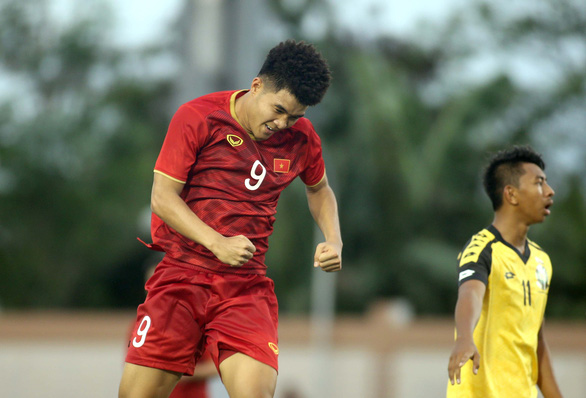 Vietnam thrash Brunei in men’s football opener at 2019 SEA Games