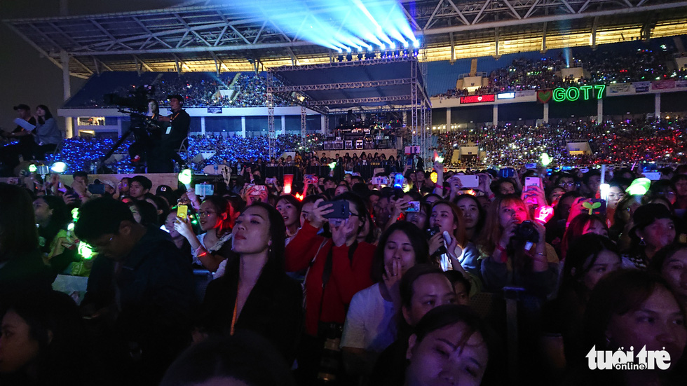 Audience members who hold SVIP-class tickets have to watch the Asia Artist Award 2019 ceremony through a LED screen. Photo: Nguyen Hien / Tuoi Tre.