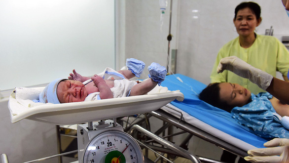 A newborn is seen at Tu Du Hospital in District 1, Ho Chi Minh City. Photo: Duyen Phan / Tuoi Tre
