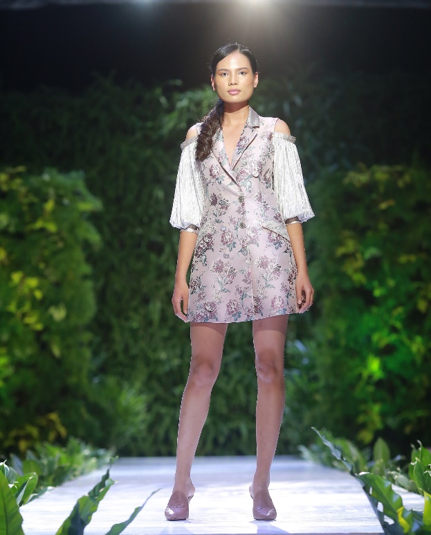 A short cold shoulder brocade dress, perfect for a special occasion, is presented at a Yaly fashion show in Hoi An City, Quang Nam Province, Vietnam on November 30, 2019. Photo: Yaly