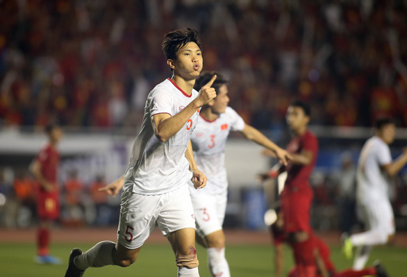 Vietnam's Doan Van Hau celebrates scoring the third goal in the finale against Indonesia of men's football at the 2019 Southeast Asian Games in the Philippines, December 10, 2019. Photo: Nguyen Khoi / Tuoi Tre
