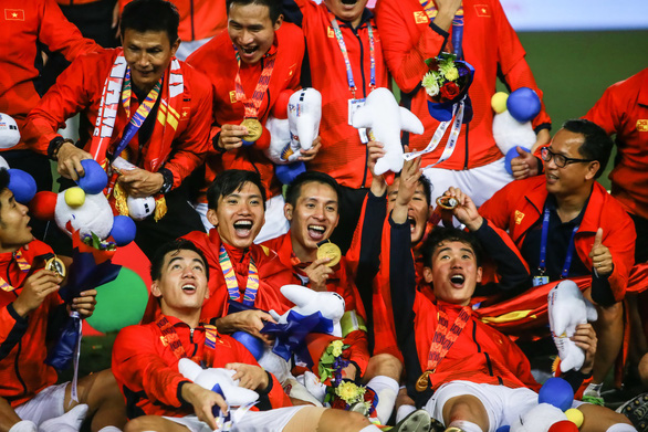 Diplomatic missions flood Facebook with congrats to Vietnam’s historic SEA Games football gold medal