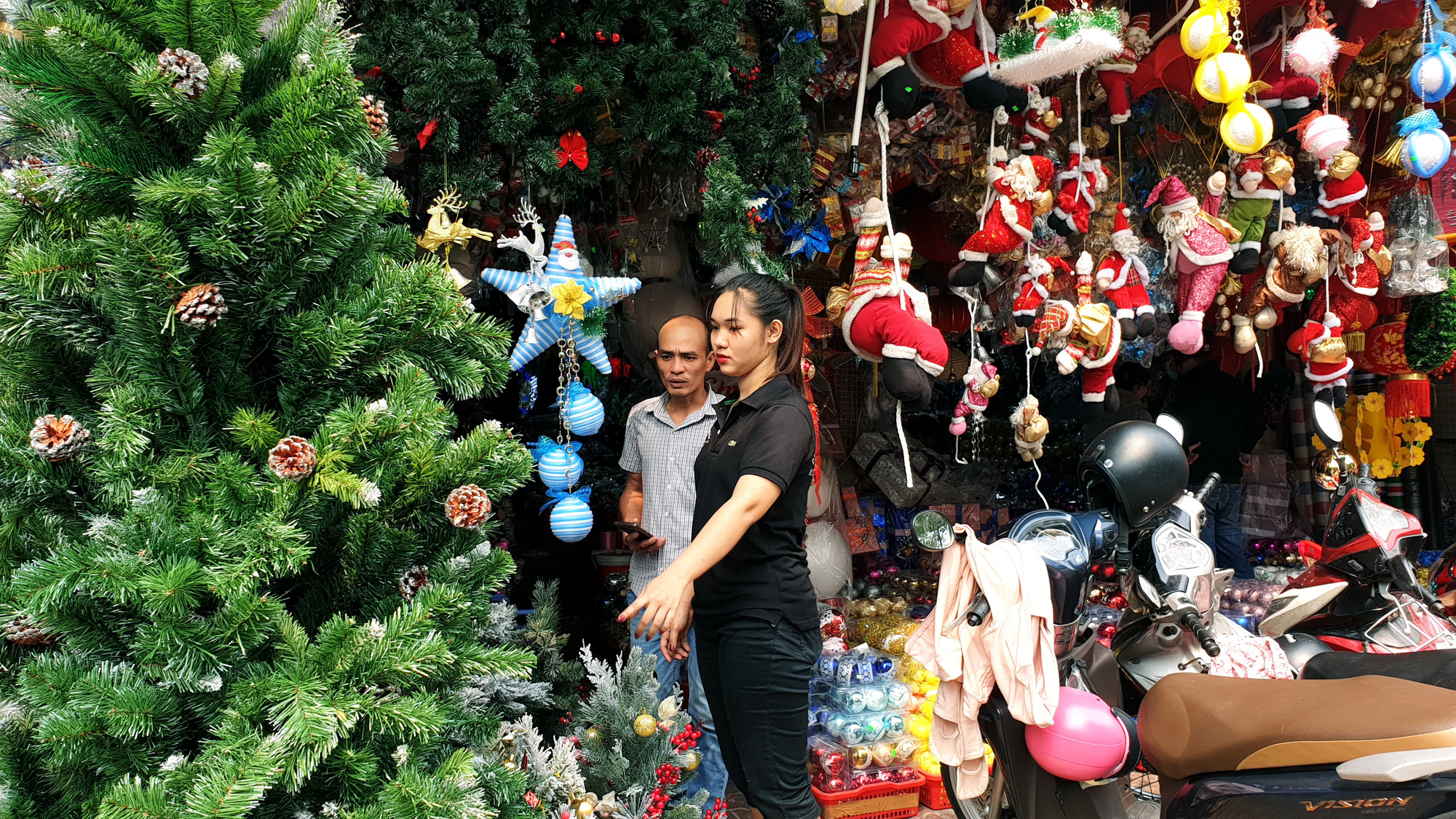 Christmas decorations are sold in Ho Chi Minh City. Photo: Bong Mai / Tuoi Tre