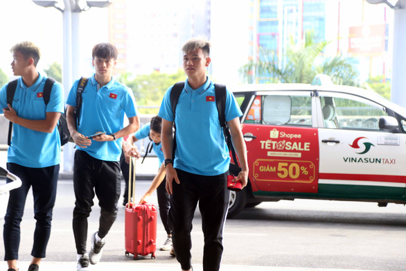 Vietnam’s U23 football team at Tan Son Nhat International Airport on the afternoon of January 1, 2020. Photo: N.K. / Tuoi Tre