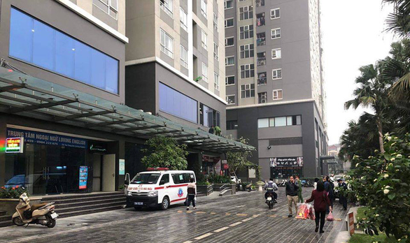 The scene where a 4-yo girl fell to her death at the Star Tower apartment complex in Thanh Xuan District, Hanoi, on January 13, 2020. Photo: Tuoi Tre