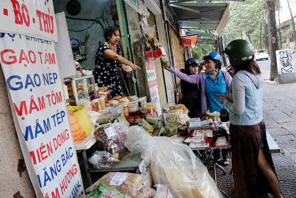 Buyers find northern products at Nguyen Thi Kim Lien’s store in Ho Chi Minh City. Photo: Ngoc Hien / Tuoi Tre