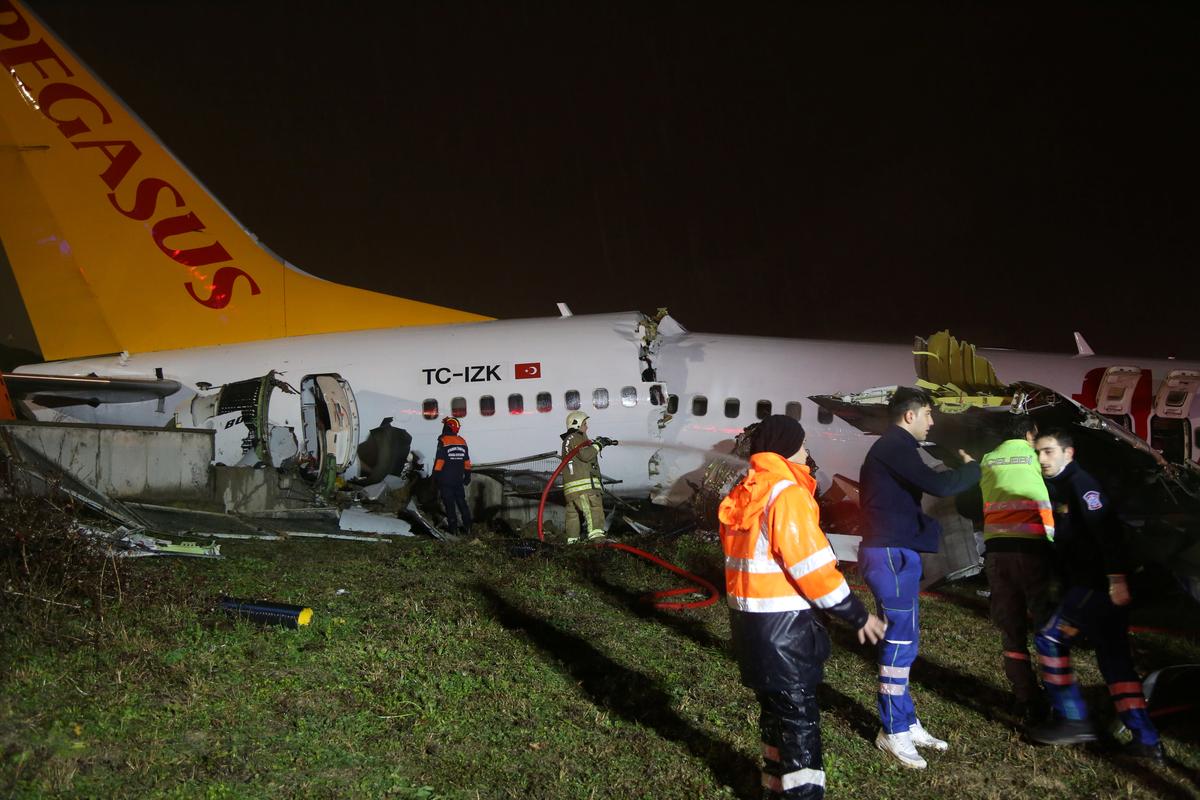 Plane skids off runway in Istanbul, killing three and injuring 179 ...