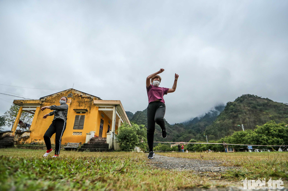 Women in quarantine for the novel coronavirus dance to music at the Military School of Lao Cai Province in northern Vietnam. Photo: Nguyen Khanh / Tuoi Tre