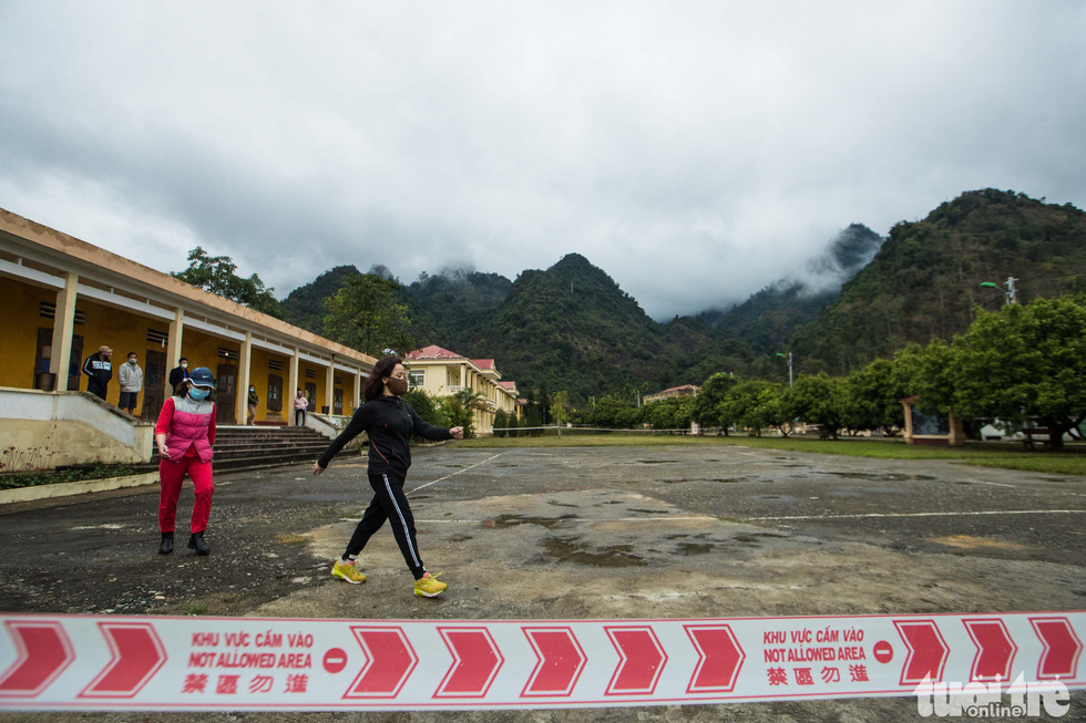 Women in quarantine for the novel coronavirus dance to music at the Military School of Lao Cai Province in northern Vietnam. Photo: Nguyen Khanh / Tuoi Tre