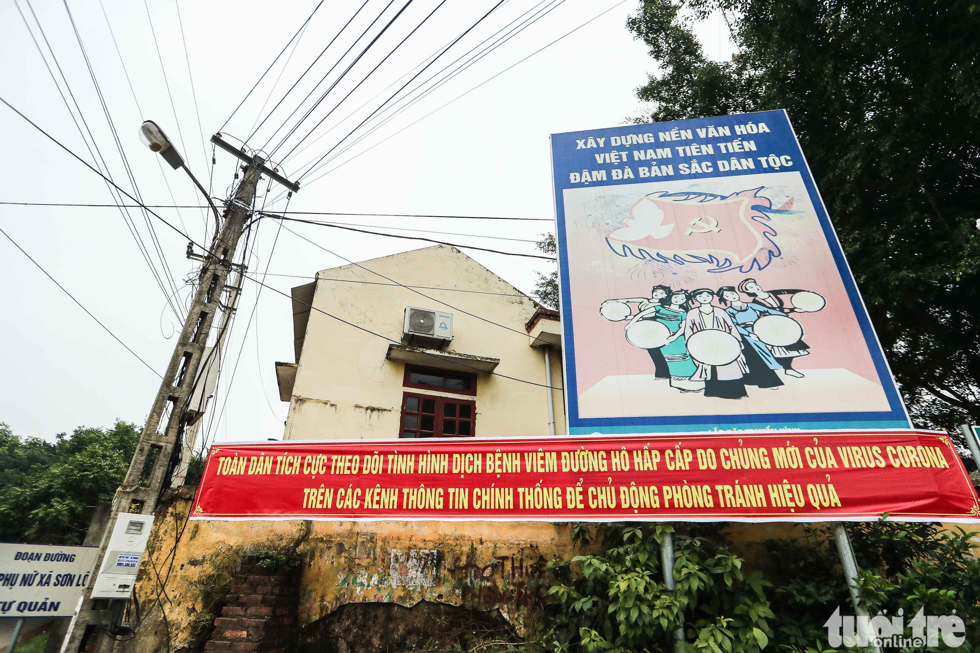 A banner with a slogan on COVID-19 prevention is hung in Ai Van village in Son Loi Commune, Binh Xuyen District, Vinh Phuc Province, Vietnam in this photo taken on February 11, 2020. Photo: Nguyen Khanh / Tuoi Tre