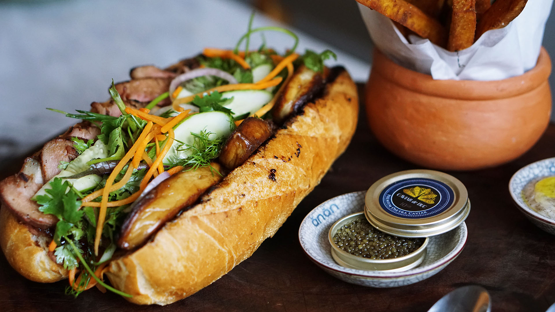 this-acclaimed-chef-is-selling-100-banh-mi-pho-in-vietnam-tuoi