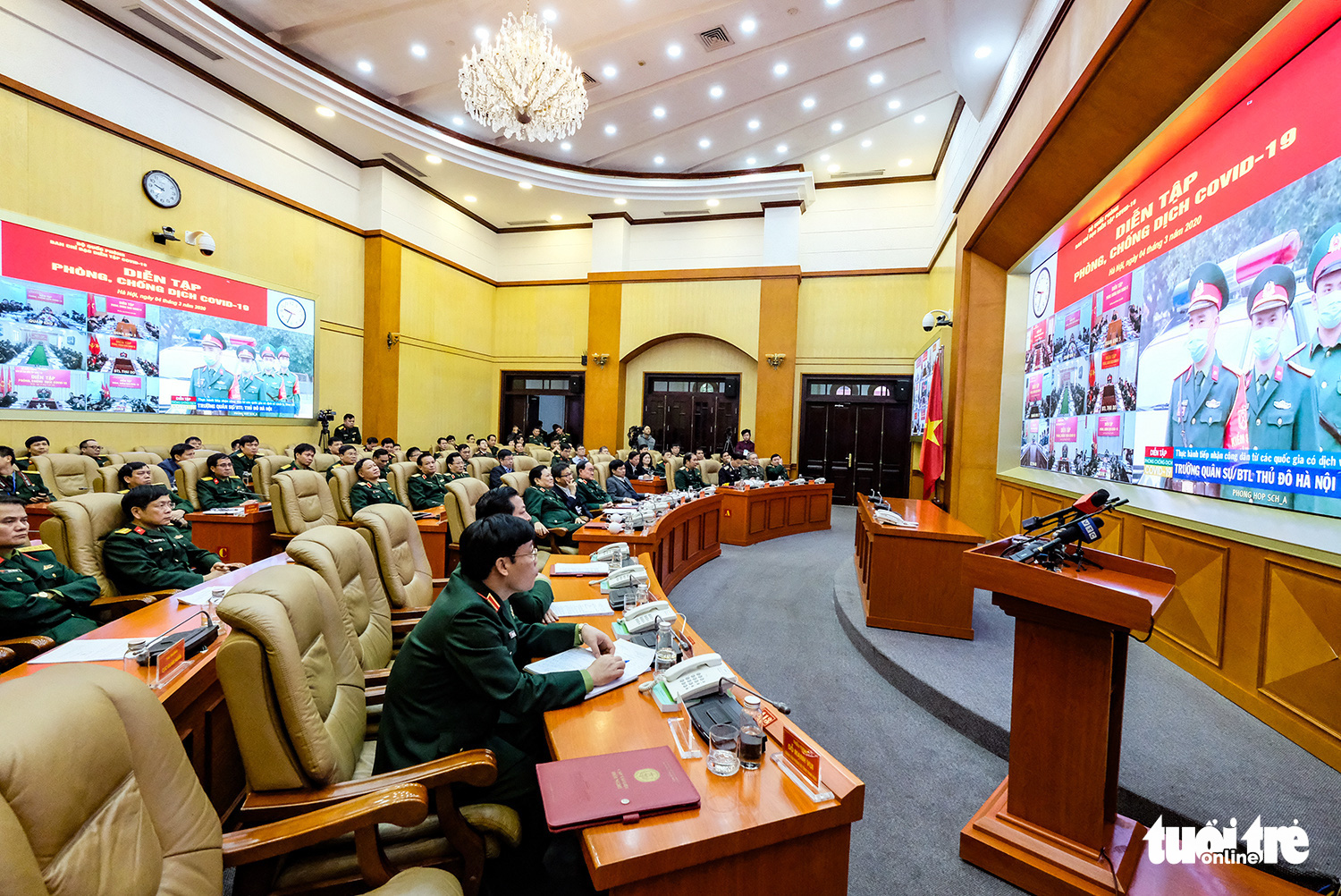 Delegates of the steering committee for COVID-19 prevention and Ministry of National Defense observe an exercise for COVID-19 prevention at the headquarters of the defense ministry in Hanoi, March 4, 2020. Photo: Nam Tran / Tuoi Tre