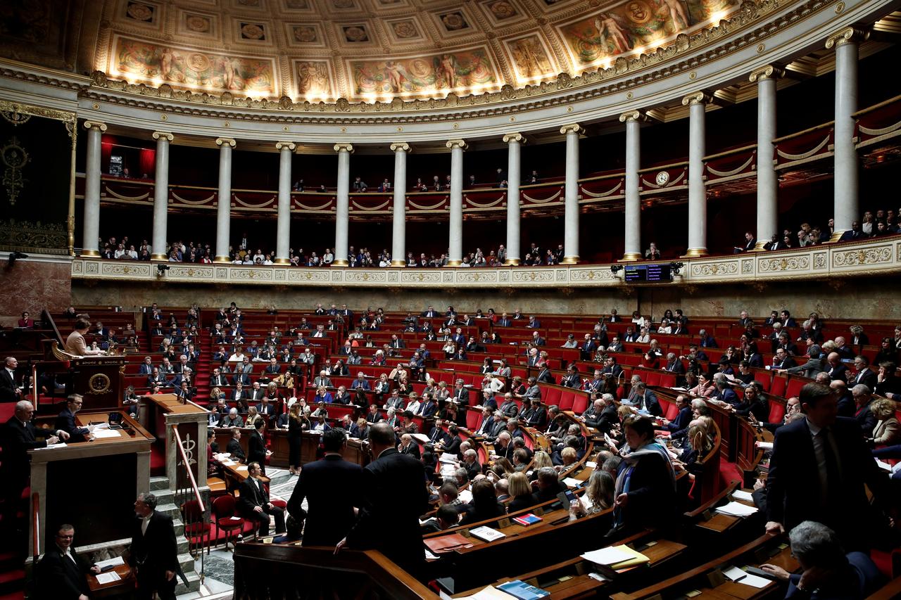 Coronavirus spreads in French parliament
