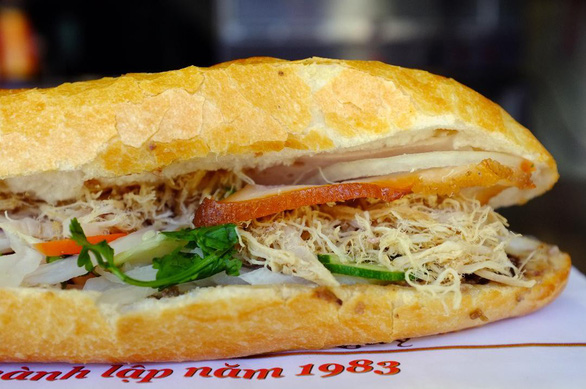 A regular loaf of 'banh mi thit.' Photo: Chanh Niem / Tuoi Tre