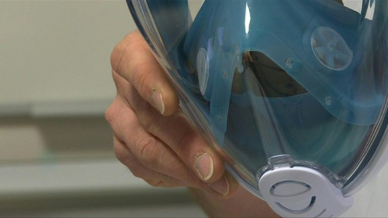 Based on research carried out in Italy, the Erasme hospital in Brussels has developed a device which transforms a regular snorkelling mask into an emergency ventilator for patients suffering with COVID-19. Photo: AFP