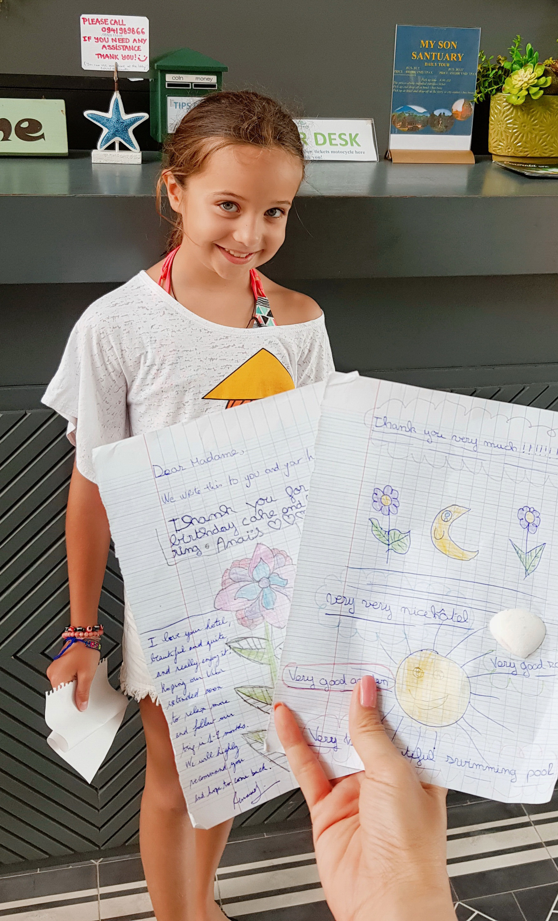 A thank-you letter written by ten-year-old Anais from France to her villa owners for preparing her birthday party and providing lodging for her family during their stay in Hoi An City, Quang Nam Province, Vietnam. Photo: Quoc Viet / Tuoi Tre