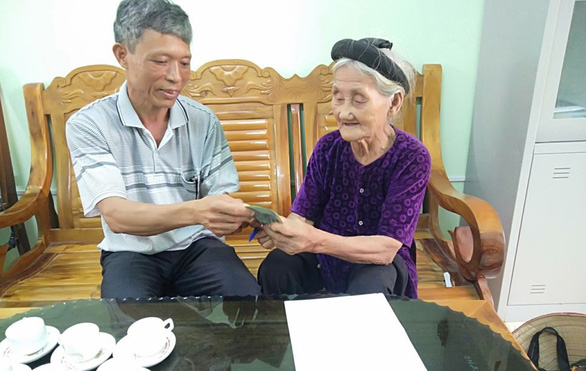 Octogenarian who rejected poverty status donates life’s savings to Vietnam’s COVID-19 cause