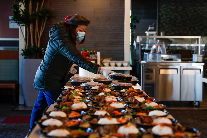 Nguyen Thi Minh Huyen prepares lunch boxes to feed doctors and nurses at her restaurant in this photo shared with Tuoi Tre by Mercury News.