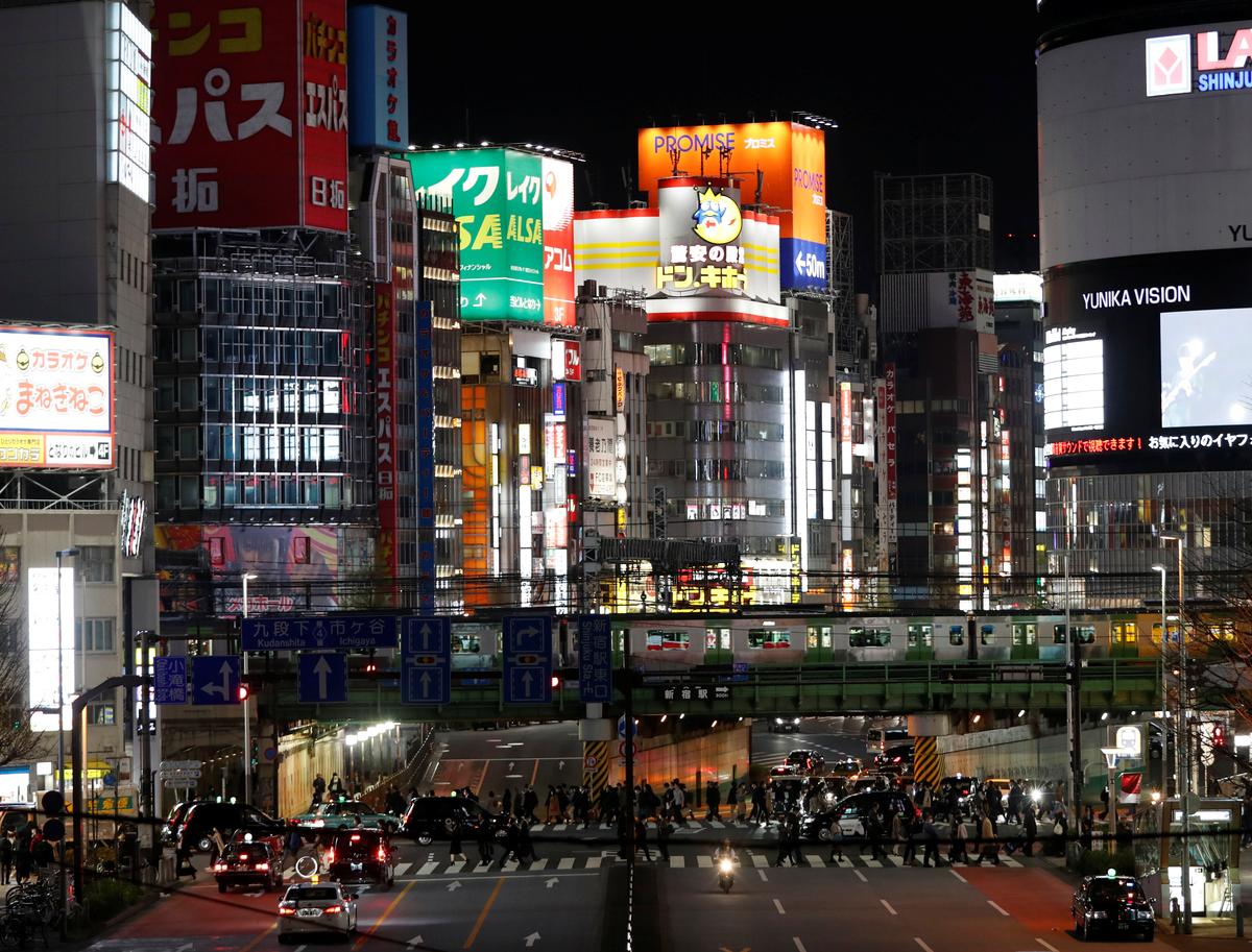 Tokyo seeks shop shutdowns, Kyoto warns tourists away as coronavirus threatens Japan economy