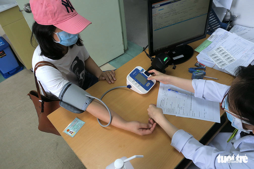 A donor has her blood pressure measured at the Ho Chi Minh City Hospital of Blood Transfusion and Hematology. Photo: T.T.D. / Tuoi Tre