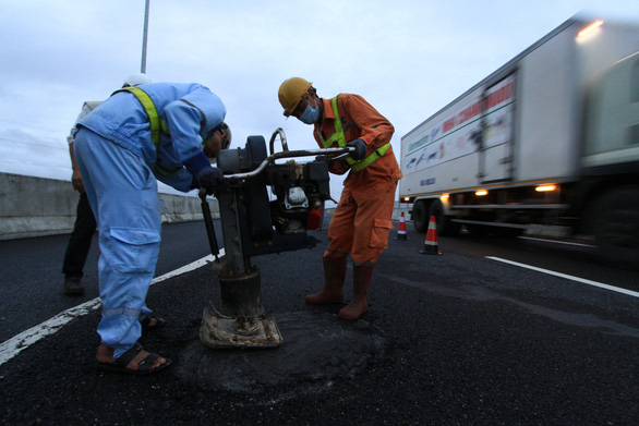 Vietnam to set up project to repair pothole-riddled expressway