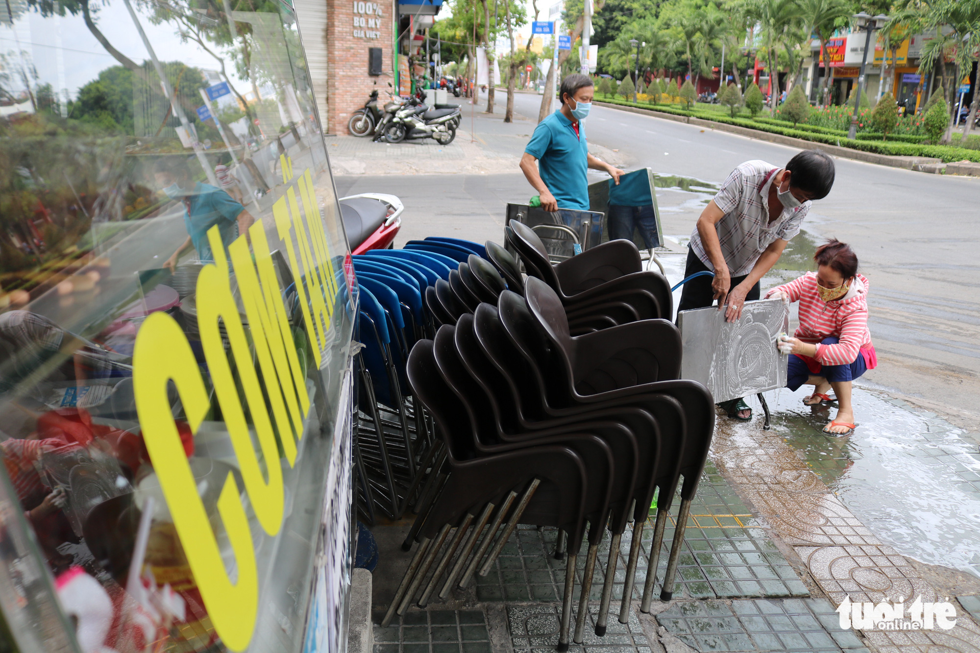 Eatery owner Vu Kham and his relatives clean furniture and tableware in preparation for the reopening of their business after the announcement of eased social distancing measures in Ho Chi Minh City, Vietnam, April 22, 2020. Photo: Ngoc Phuong / Tuoi Tre